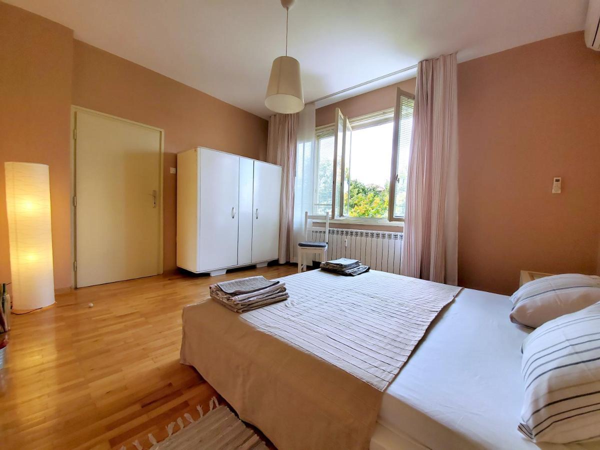 Sunny Central Apartment Szófia Kültér fotó